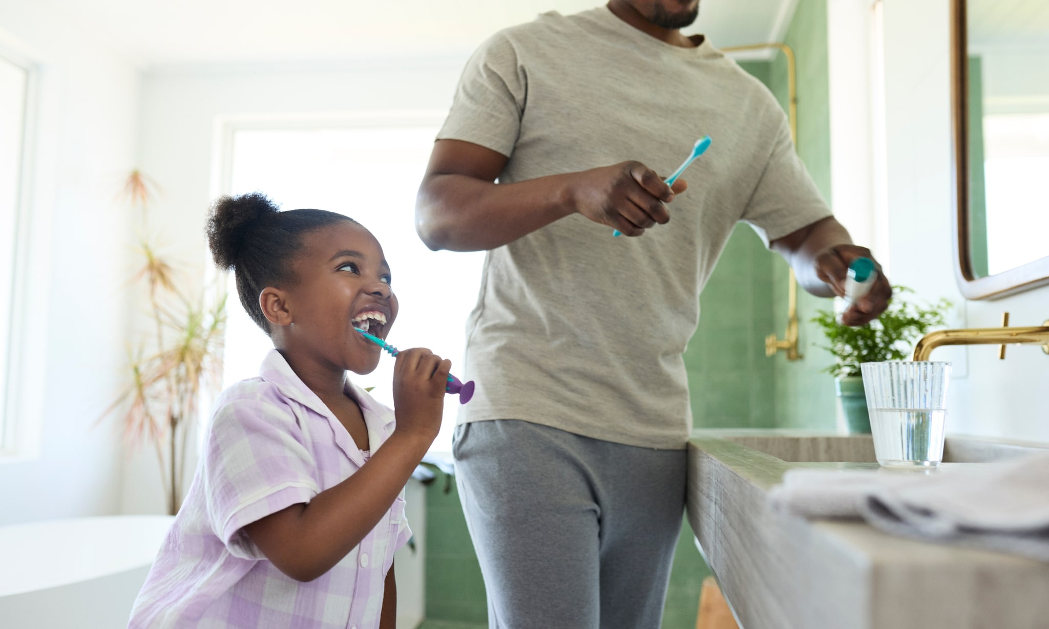 Tandenpoetsen van je kind vóór of na het ontbijt: wat is beter? privé