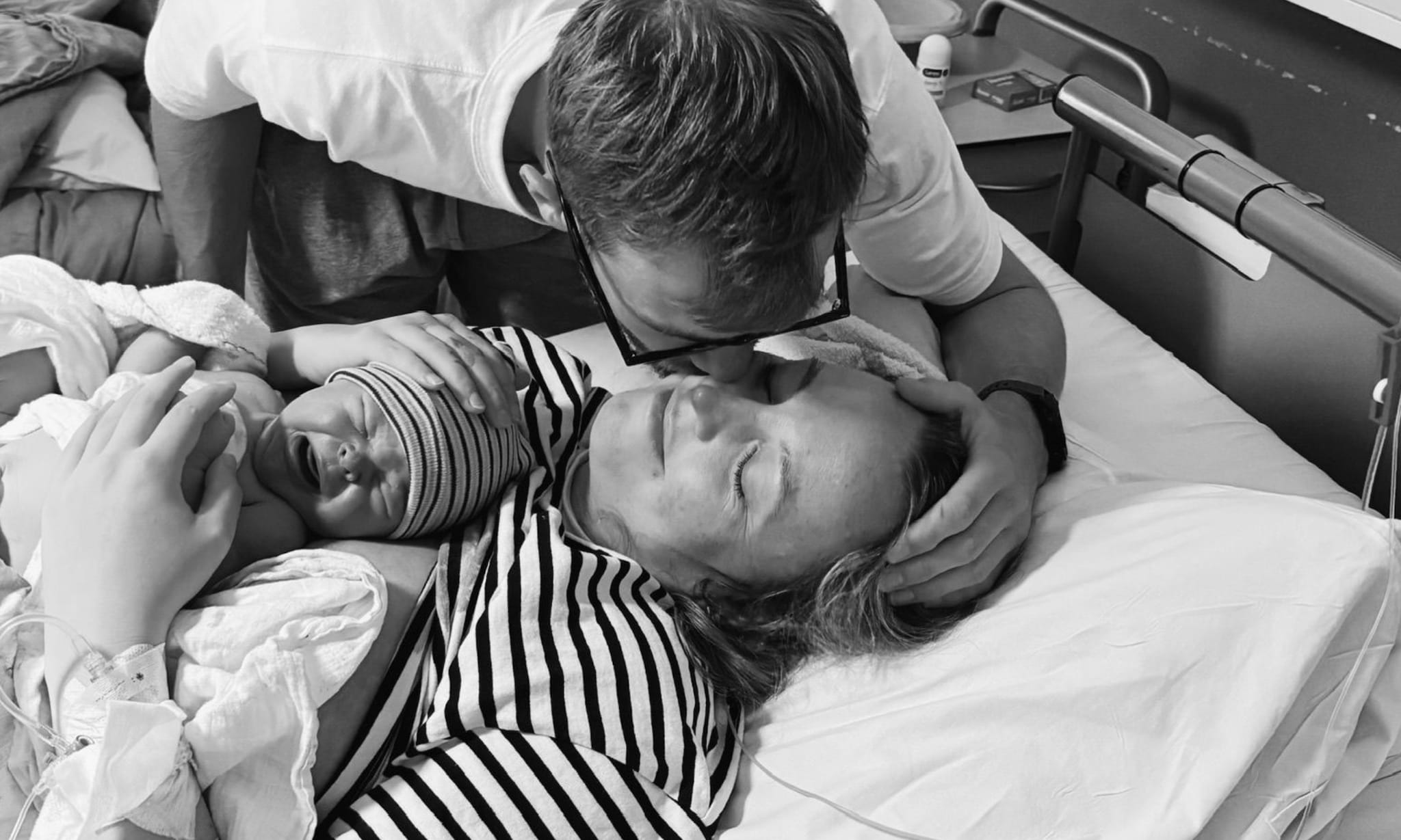 Ireens bevallingsverhaal: ‘Op de ziekenhuisgang ging een man door het lint, hij schreeuwde en bonsde op onze deur’  Privé