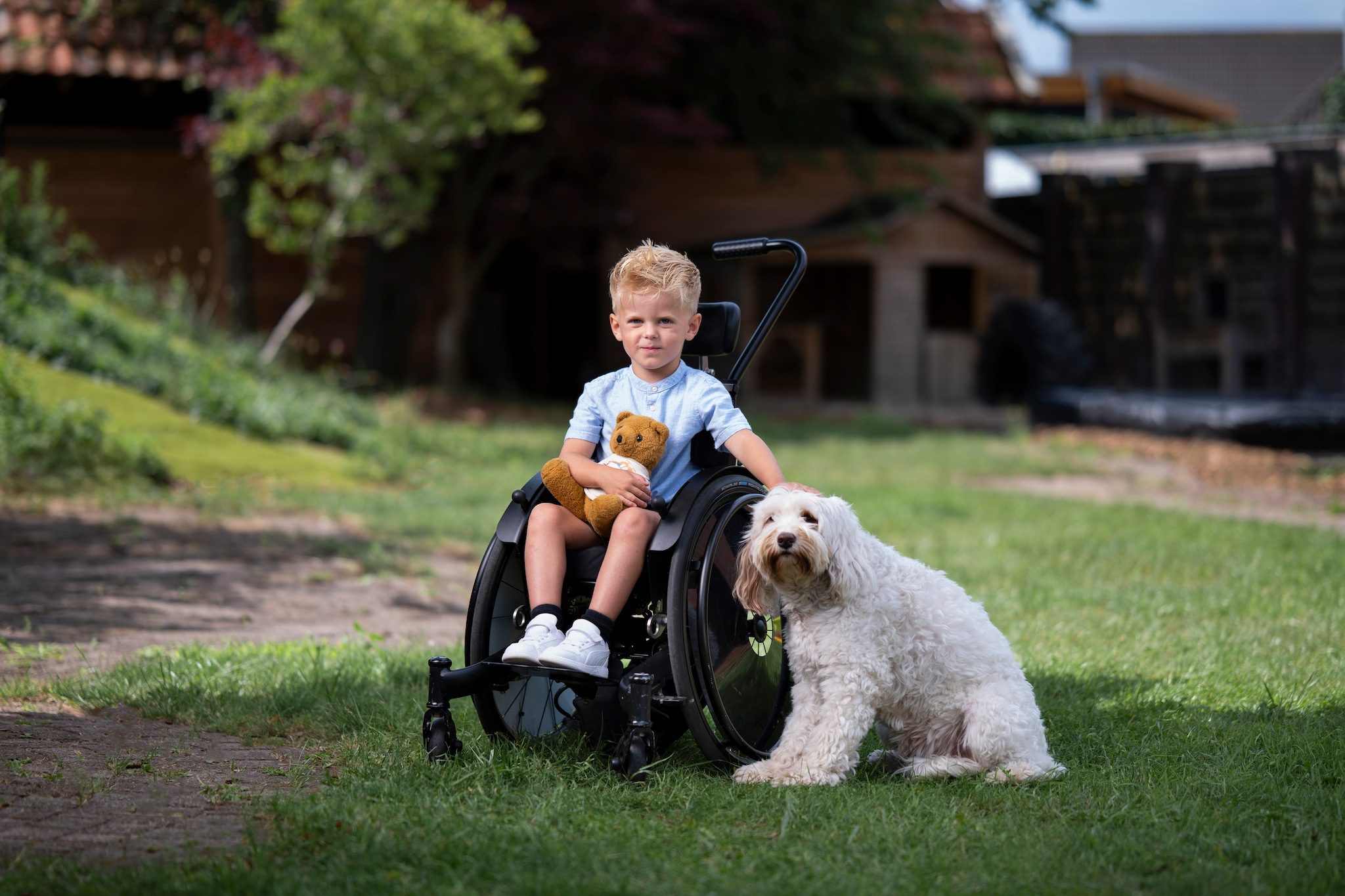 Boaz met hond Emma, op één van de campagnefoto’s voor Spieren voor Spieren. Sven Scholten