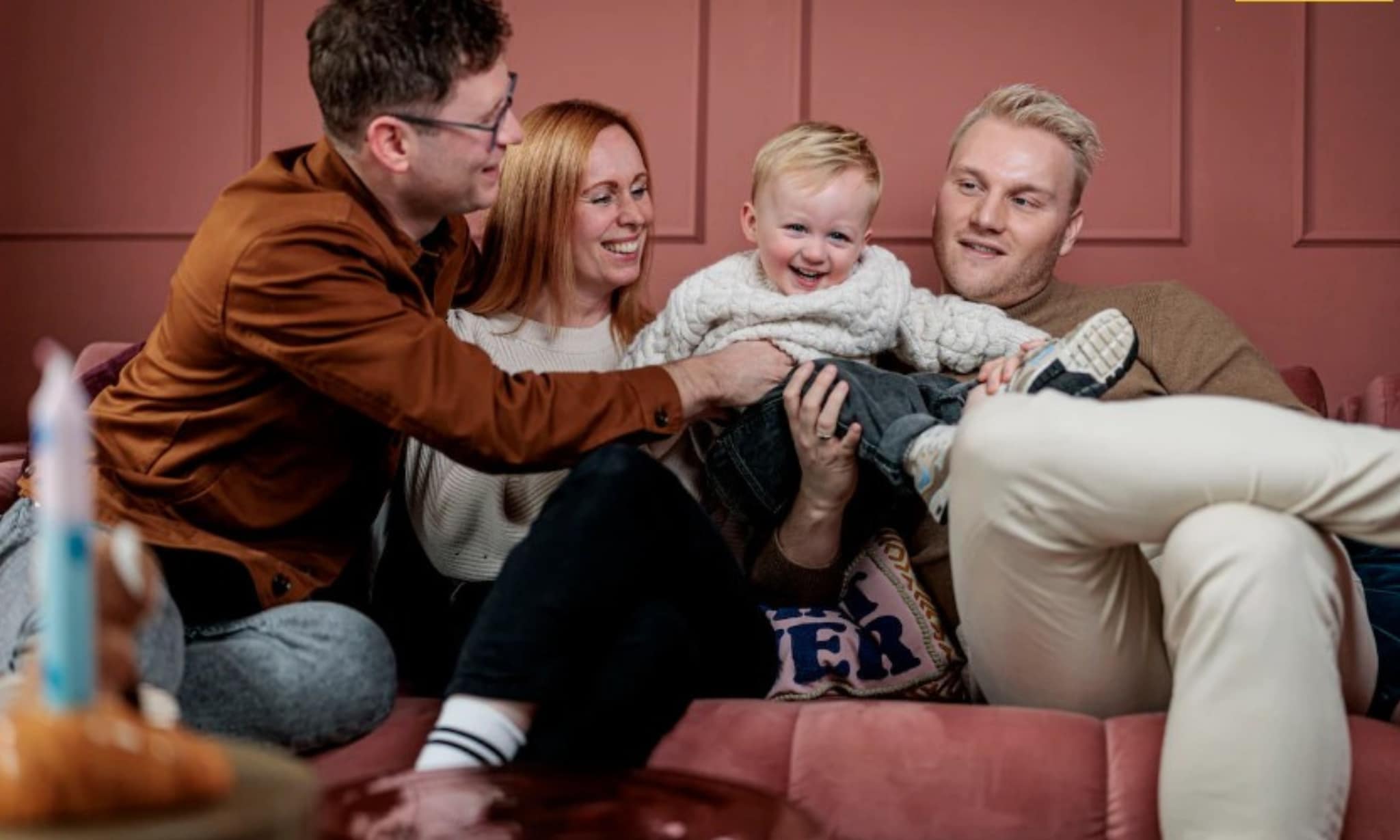 Samen voeden ze Mees op, moeder Ilona van Ingen en de vaders Jasper Wissing (links) en Wilmer van Oosterom. Emiel Muijderman