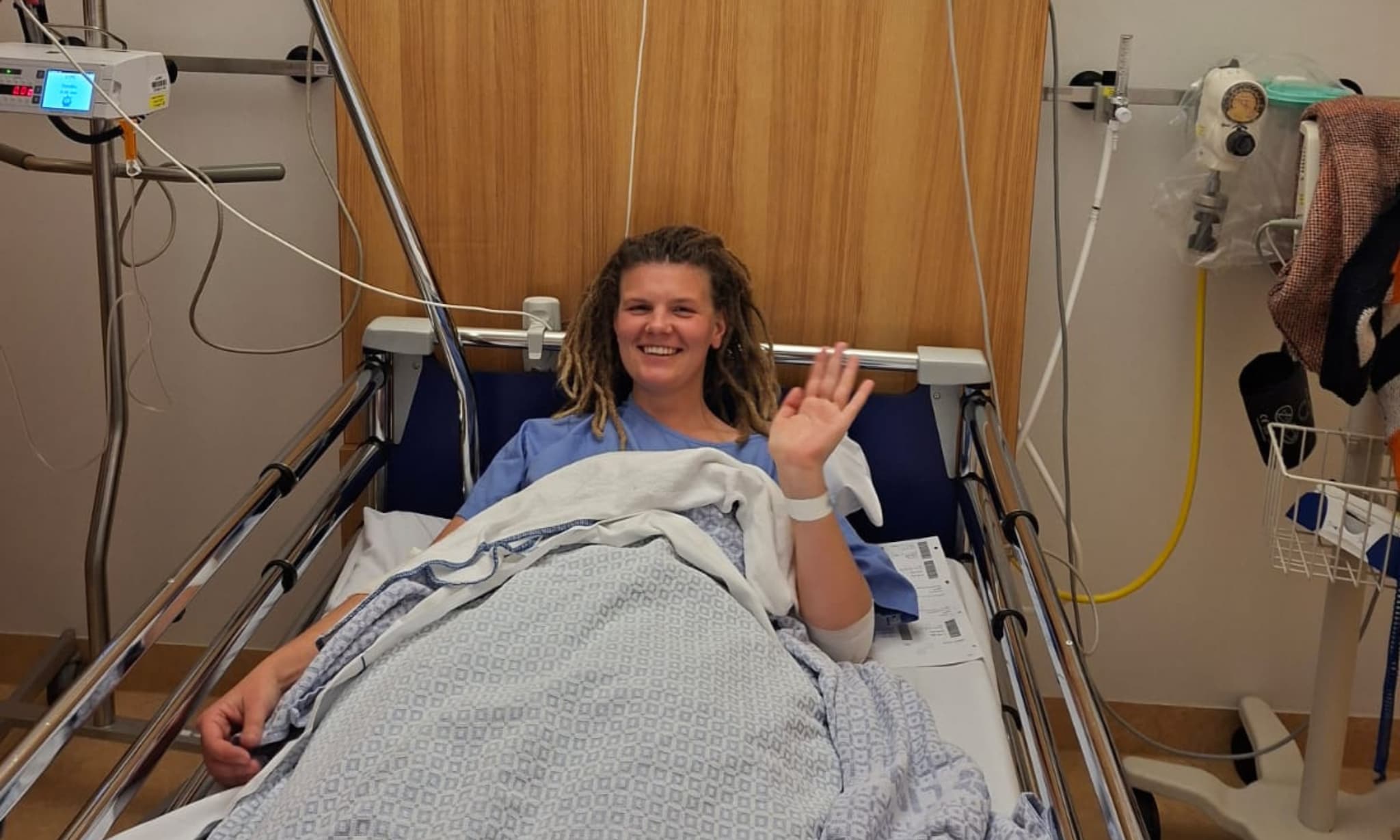 Natasja in een ziekenhuisbed, ze vertelt over haar herhaalde miskramen. Privé