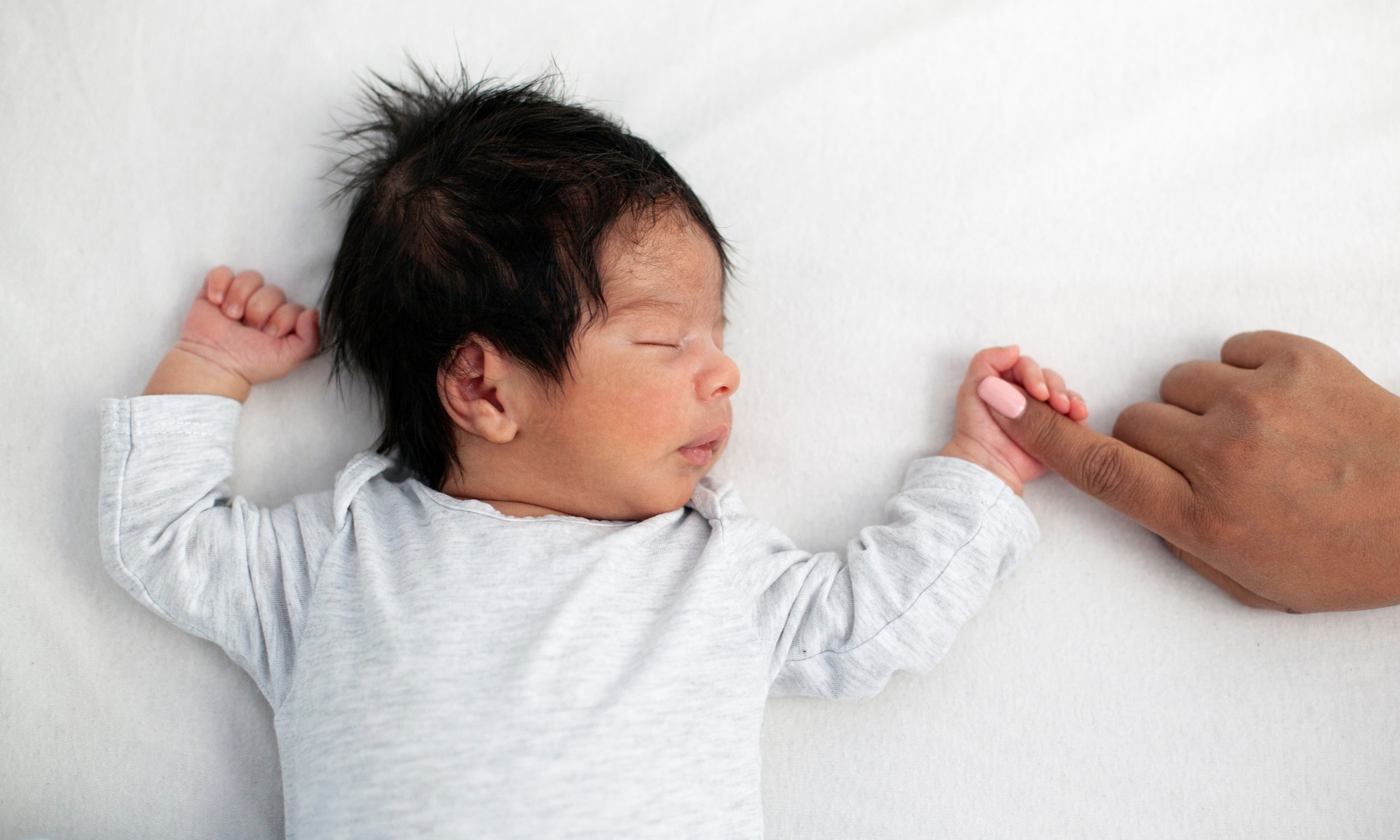 baby slaapt op goed en veilig babymatras, let op deze dingen als je een babymatras gaat kopen Getty Images