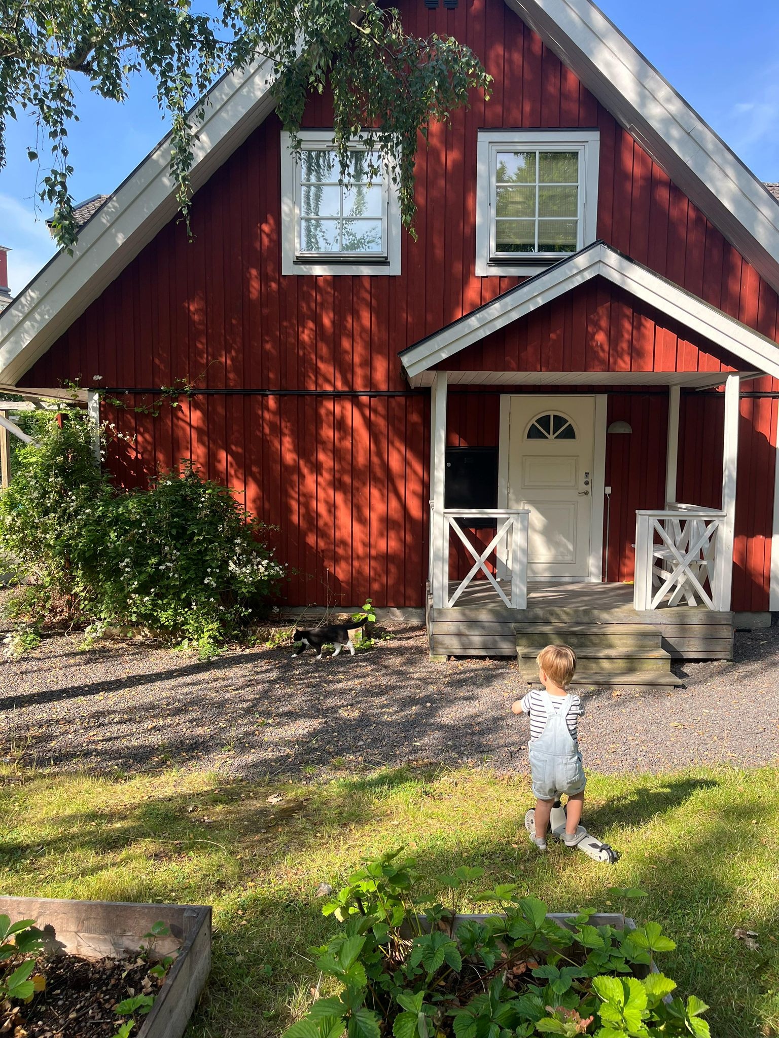Anneclaire woont met haar gezin in Zweden, in een rood, houten huis Privé