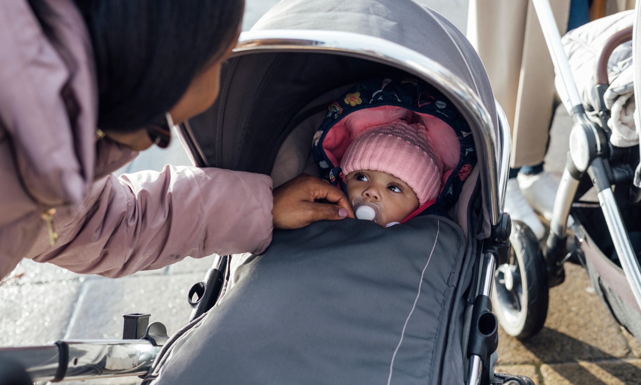 Hoe reageer je als een voorbijganger je kind aanraakt? ‘Ik heb die vrouw toen ook in haar wang geknepen’ Getty Images