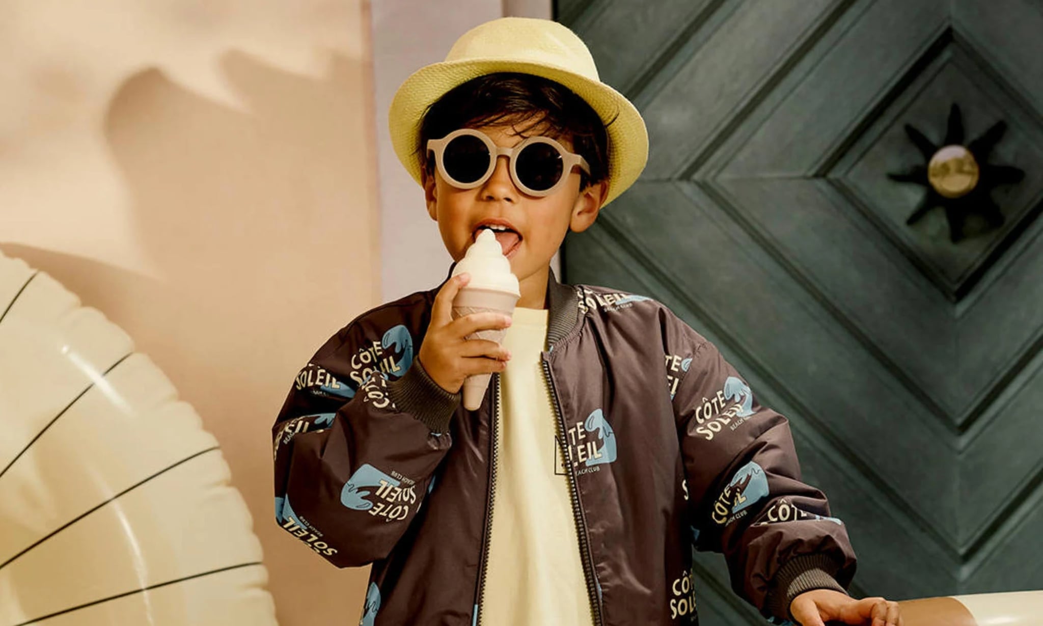 kind draagt leuke zomerjas van z8 mini, dit zijn nog meer favorieten van de redactie Z8