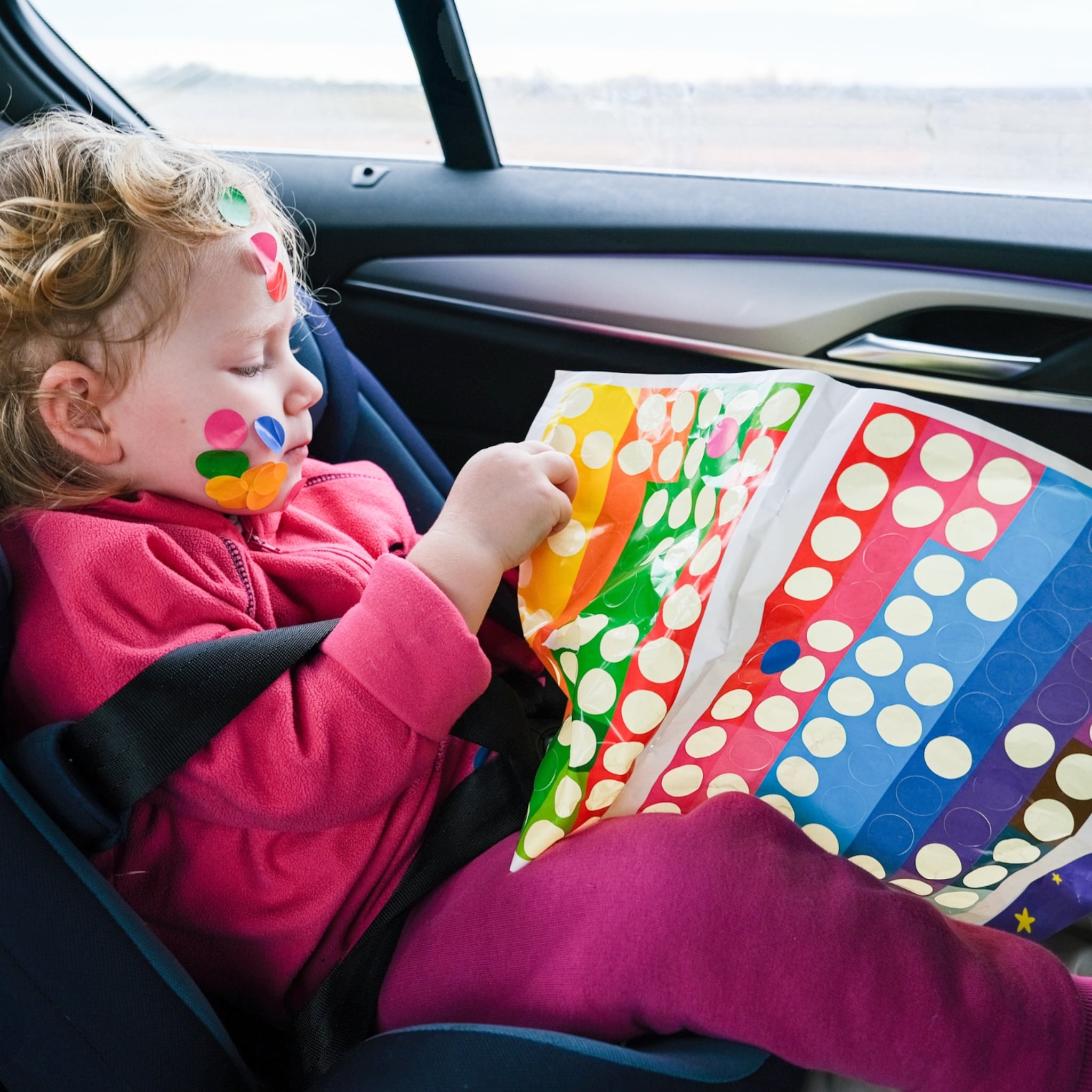 9 tips om je kind te vermaken tijdens een lange autorit of vlucht