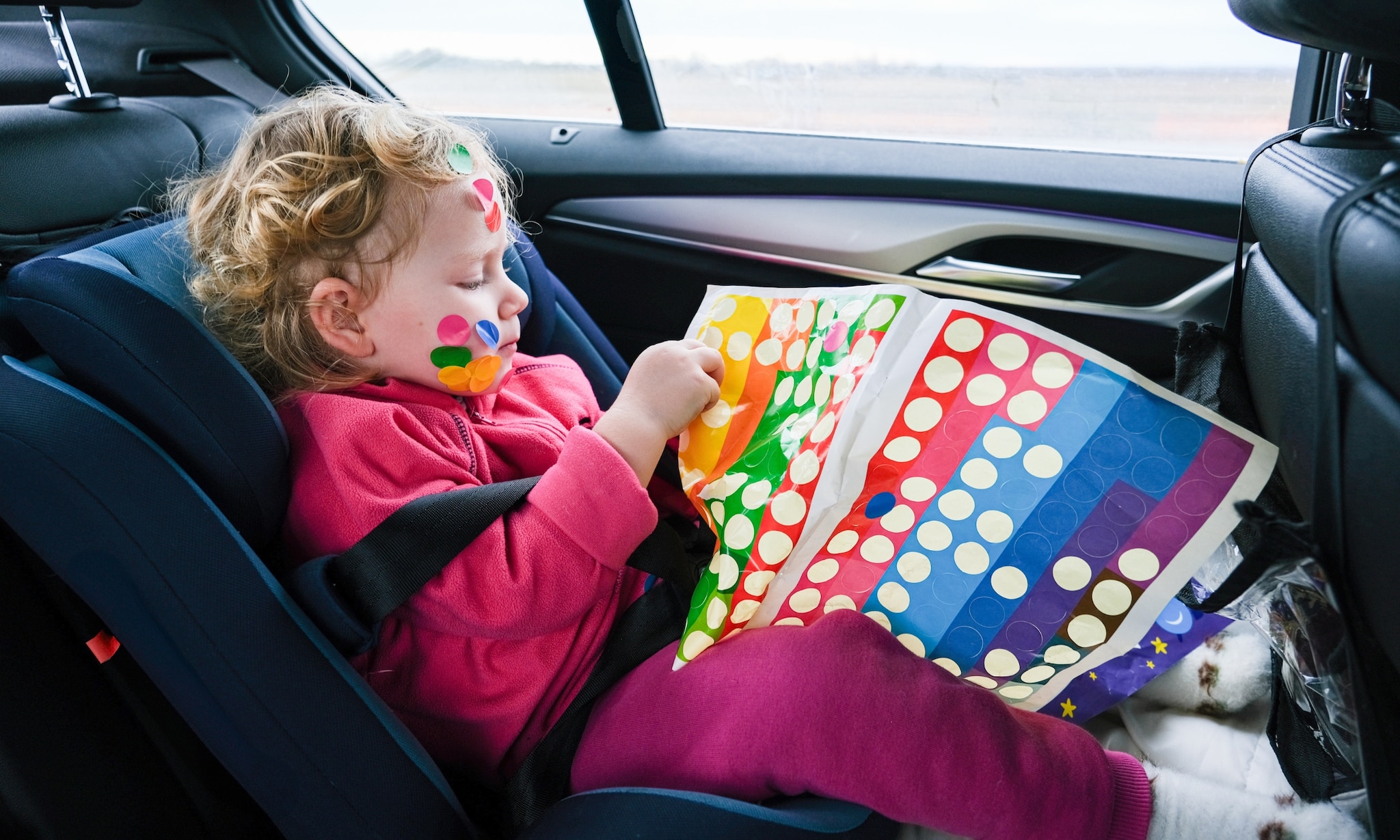 9 tips om je kind te vermaken tijdens een lange autorit of vlucht