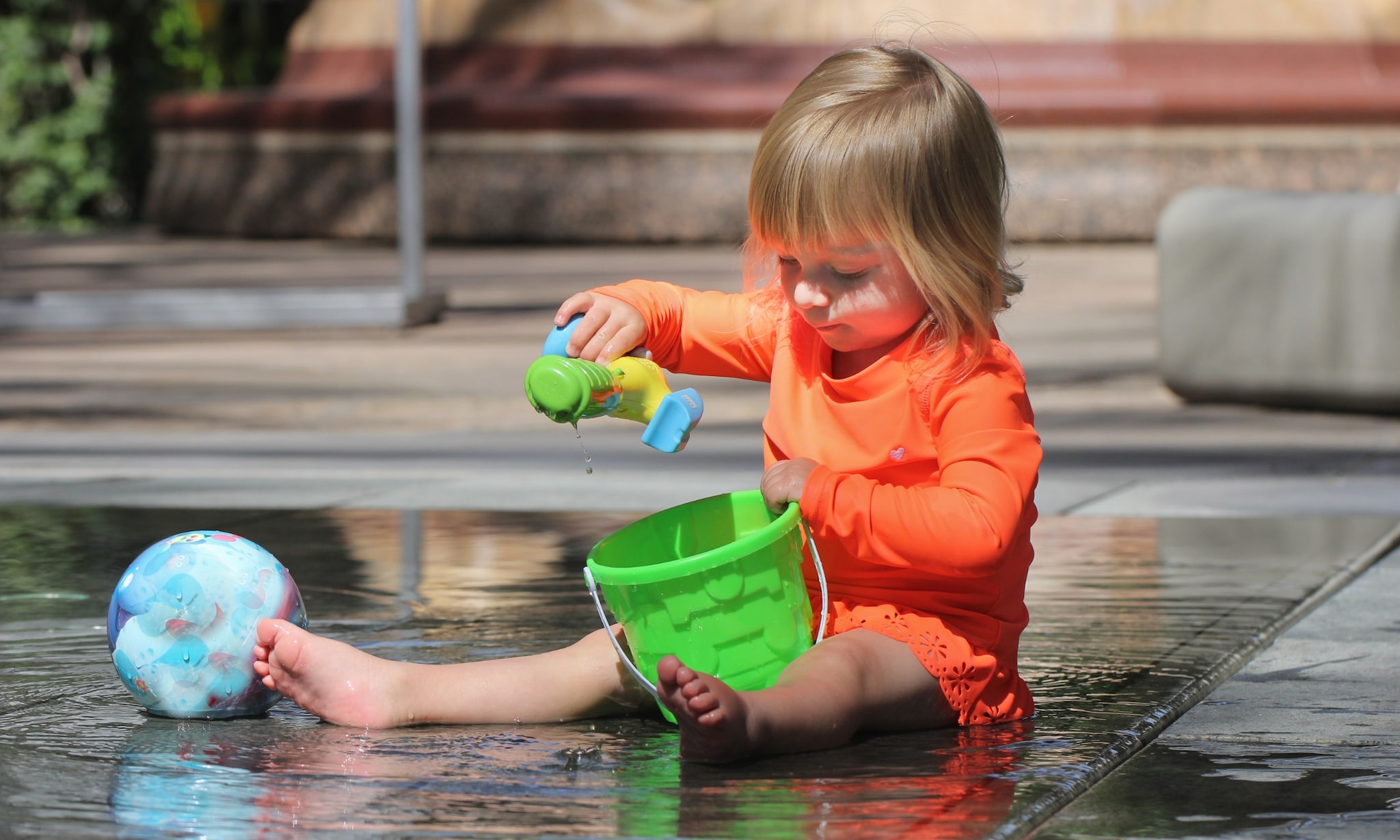 Met warm weer is het heerlijk om je kind mee te nemen naar een speelplek met water.