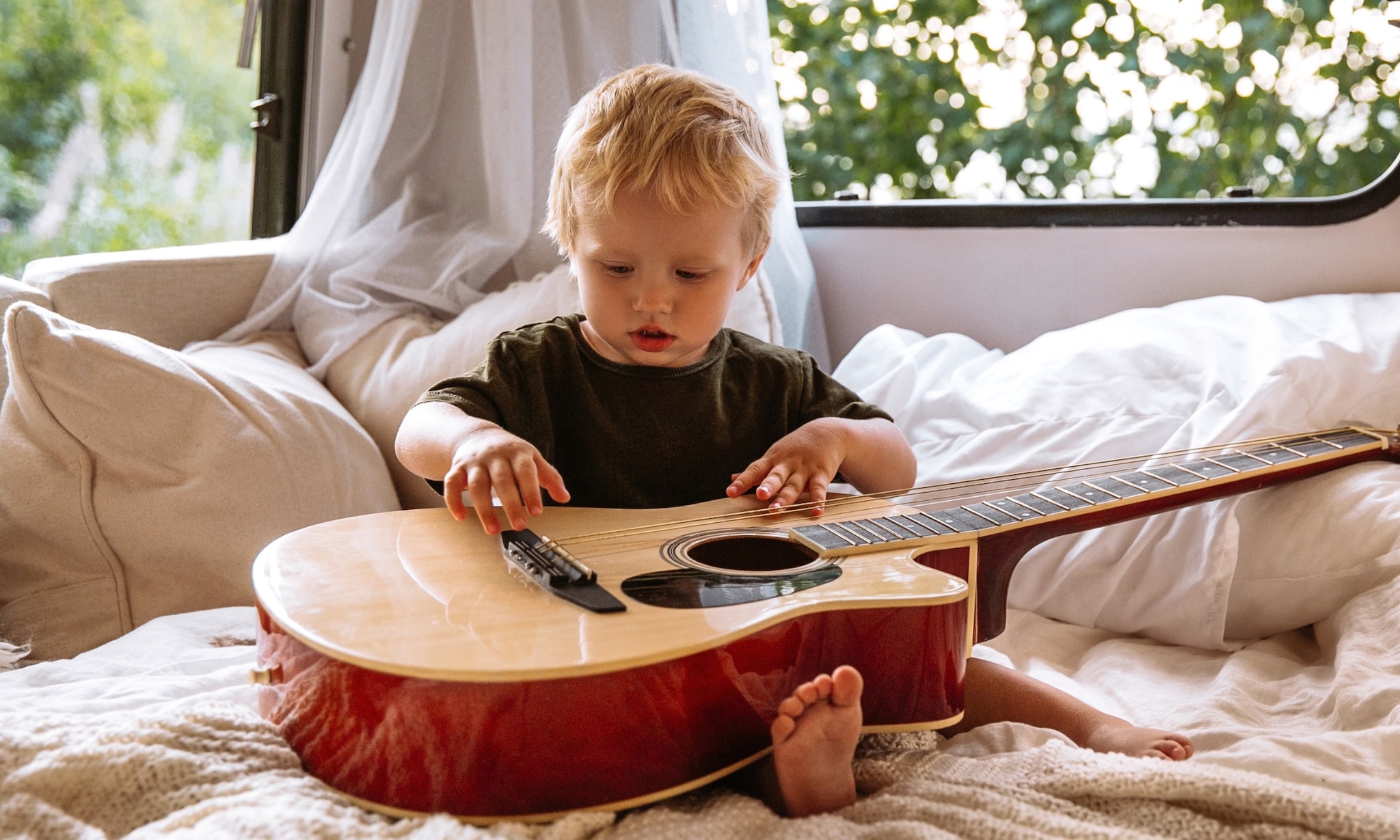 Van rocklegendes en soulsisters tot muziekinstrumenten: allemaal klinkende input voor originele babynamen.