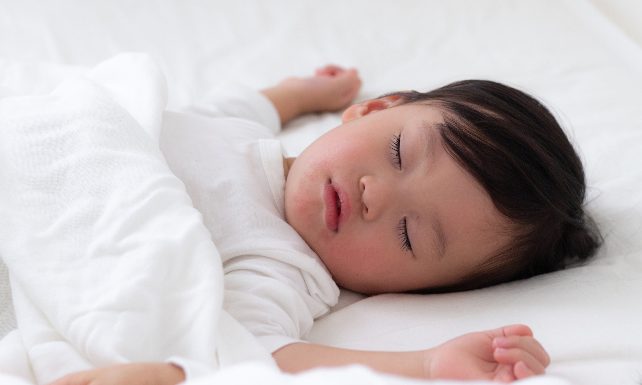 Met deze tips van andere ouders kom je de plaknachten beter door.