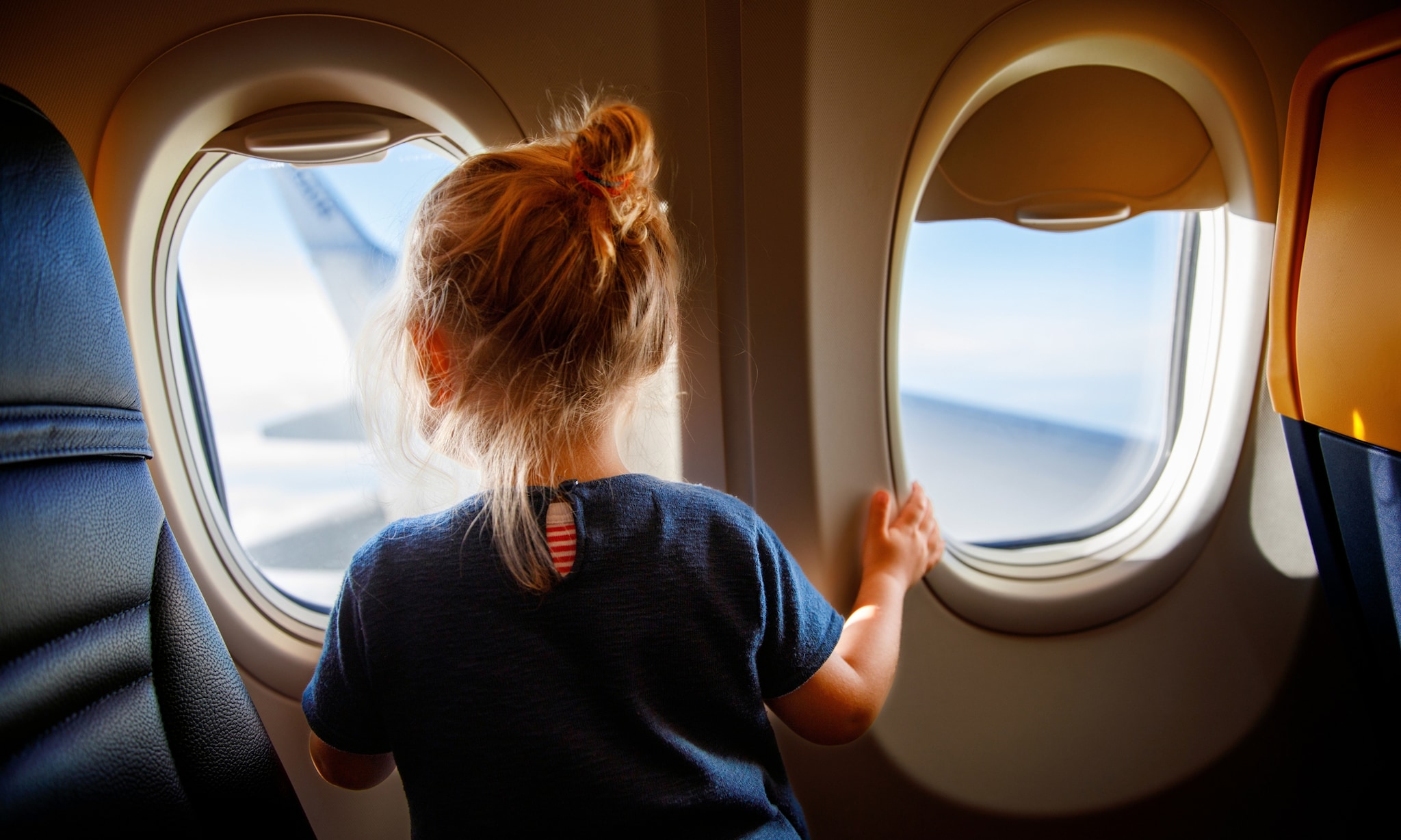 Vliegen met kinderen: 8 tips om het leuk te maken