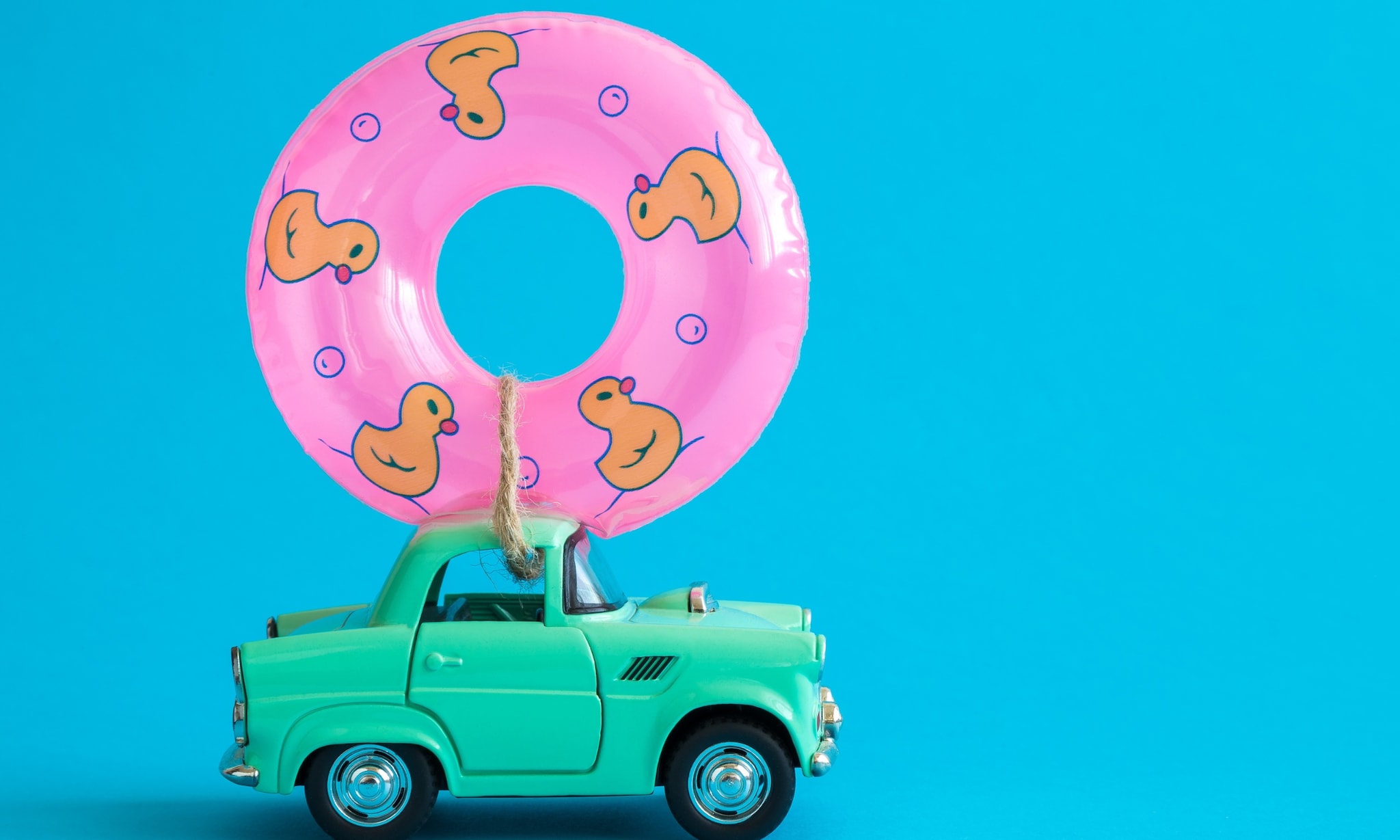 Er zijn genoeg tips en trucs om een autovakantie met kinderen rustig en gezellig te houden.