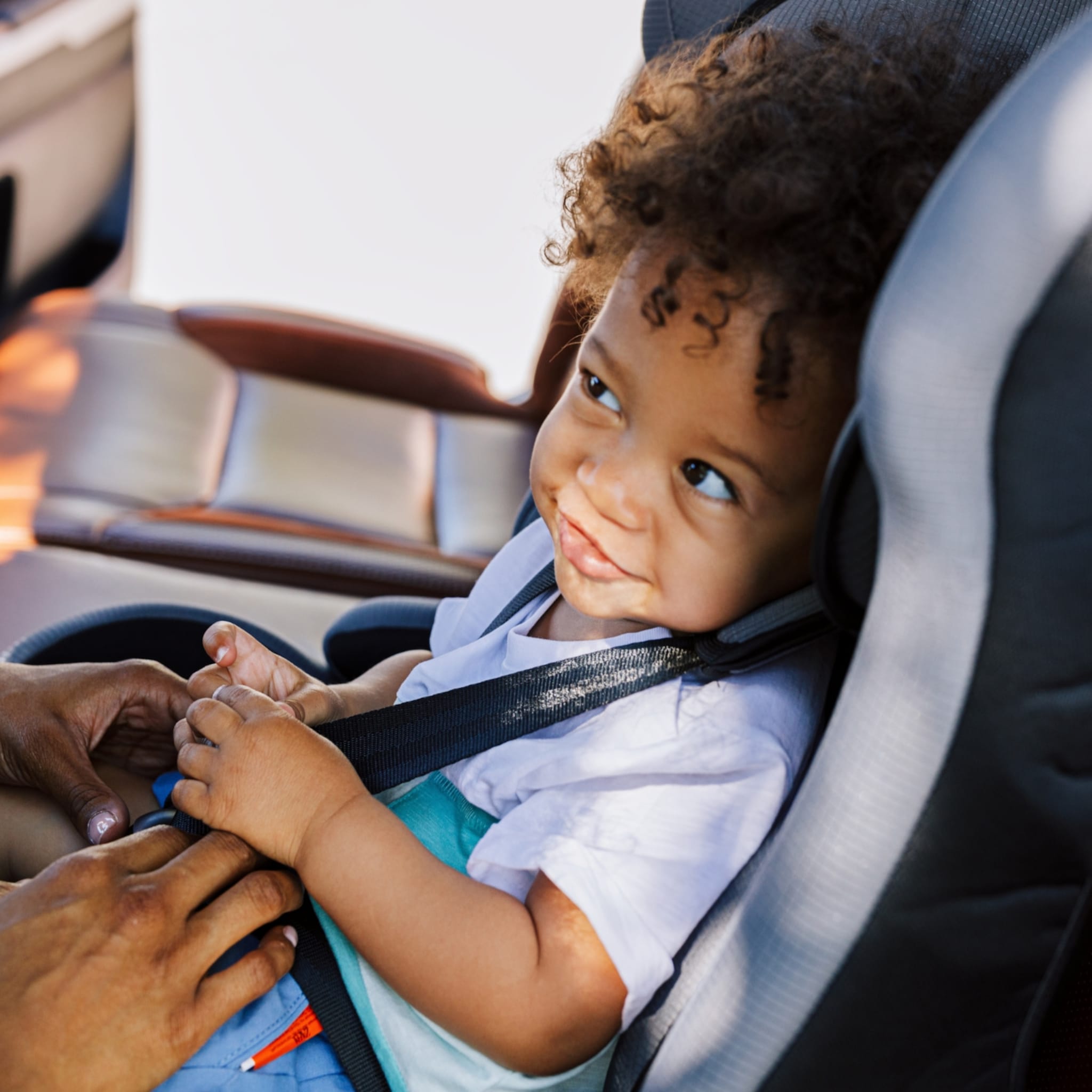 8 tips om de auto met kinderen netjes te houden
