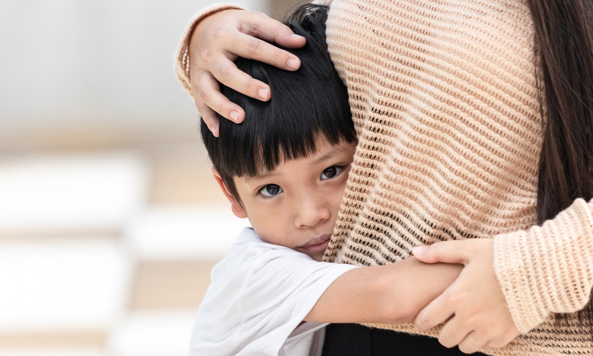 Een Britse moeder bedacht voor haar zoon de ‘knuffelknop’.