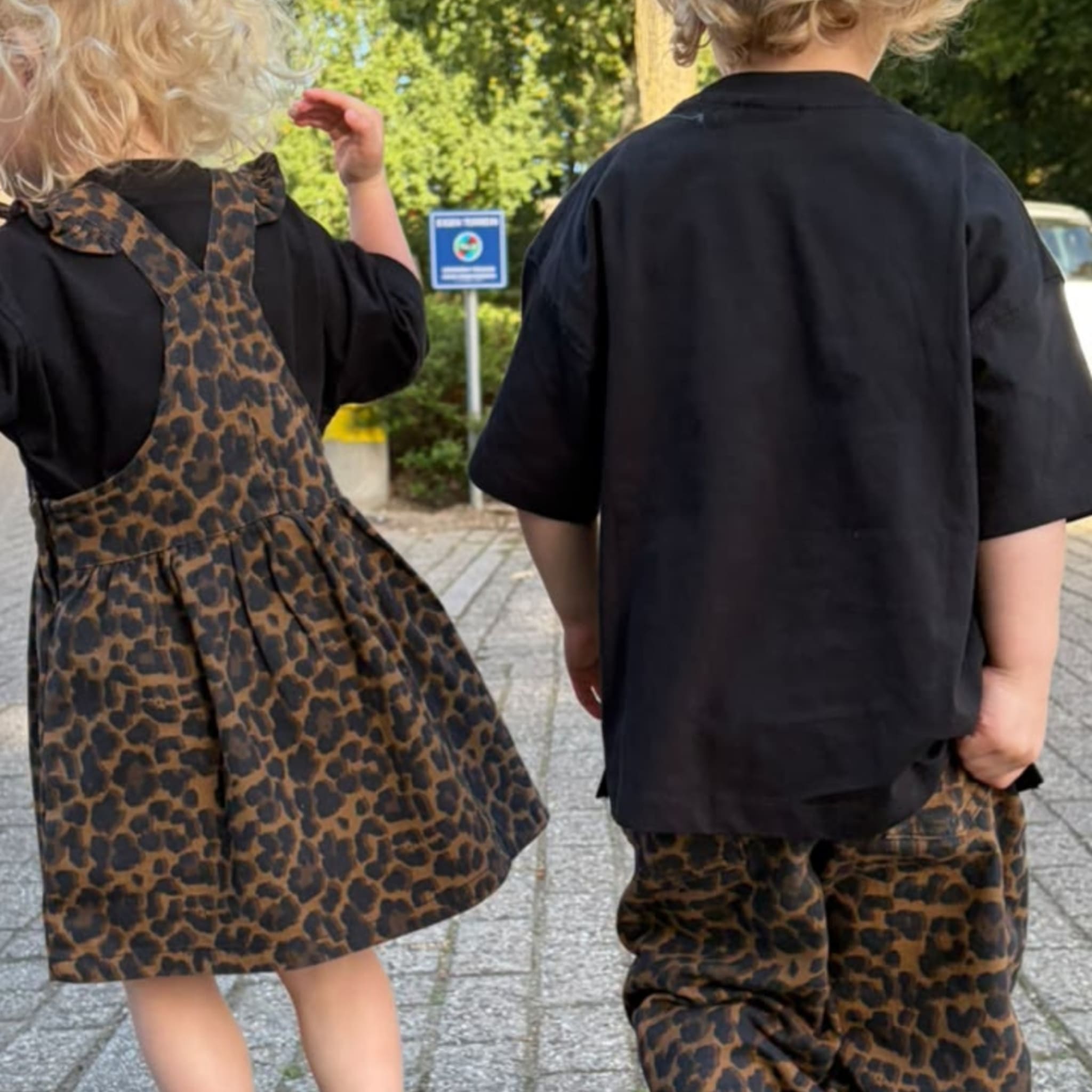 column dirk matchende kleding bij tweeling